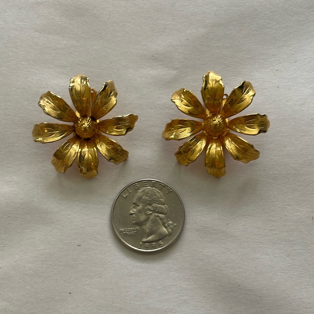Vintage Gold Tone Flower Earrings- Spring time, Clip On 1  1/2” length
